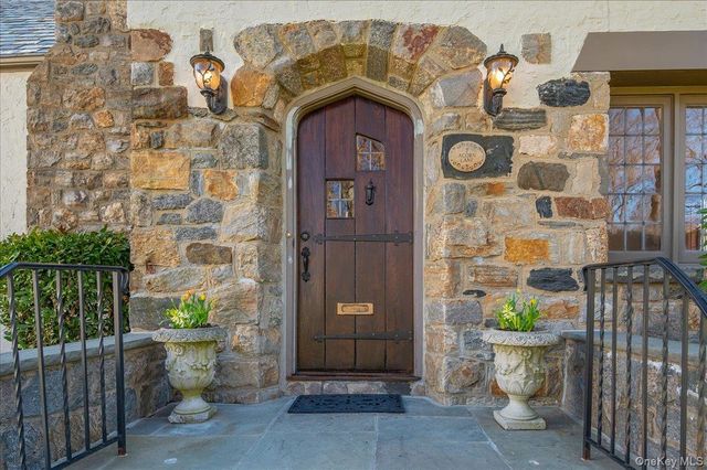 7 Acorn Lane, Larchmont, NY 10538