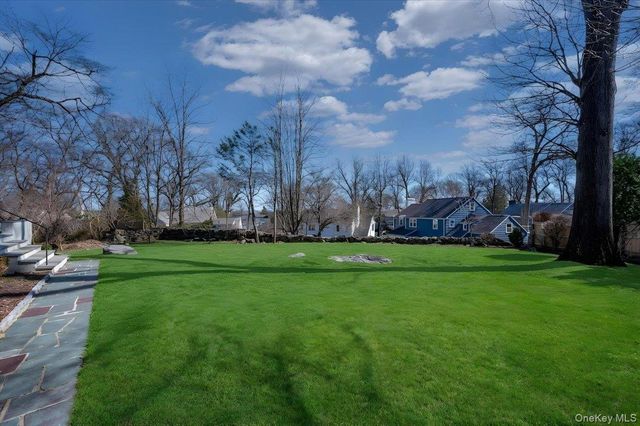 7 Acorn Lane, Larchmont, NY 10538