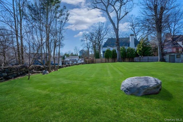 7 Acorn Lane, Larchmont, NY 10538