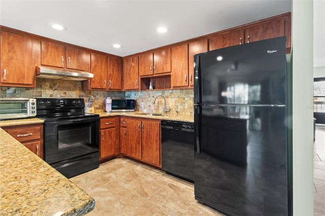 315 30TH AVENUE W B411, Bradenton, FL 34205