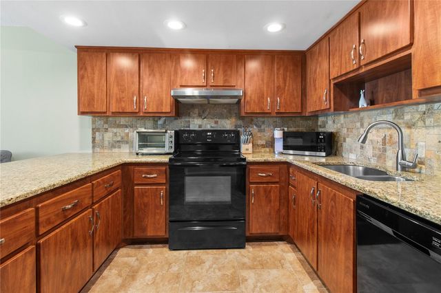 315 30TH AVENUE W B411, Bradenton, FL 34205