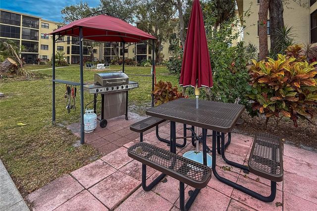 315 30TH AVENUE W B411, Bradenton, FL 34205