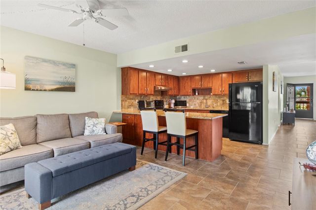 315 30TH AVENUE W B411, Bradenton, FL 34205