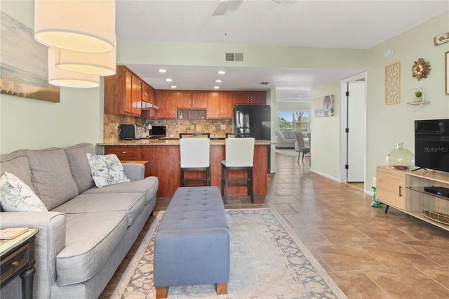 315 30TH AVENUE W B411, Bradenton, FL 34205