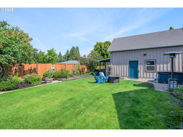 870 SHERATON Dr, Eugene, OR 97401