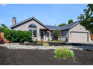870 SHERATON Dr, Eugene, OR 97401