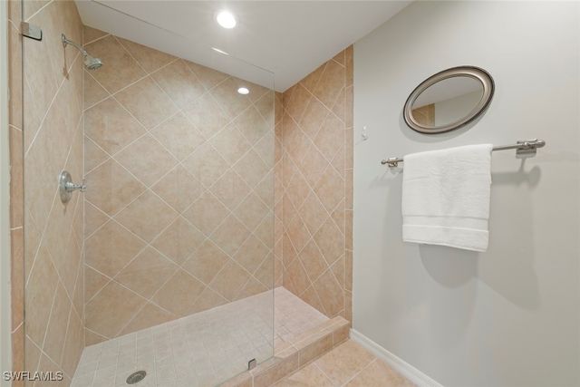 780 Waterford DR 302, Naples, FL 34113