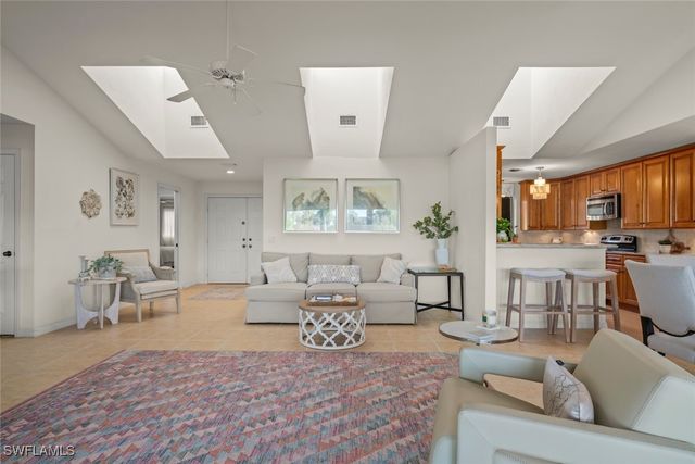 780 Waterford DR 302, Naples, FL 34113