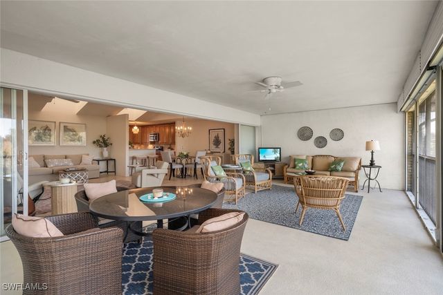 780 Waterford DR 302, Naples, FL 34113