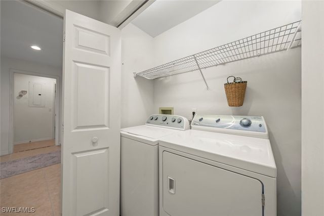 780 Waterford DR 302, Naples, FL 34113