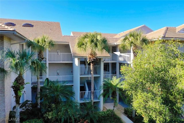 780 Waterford DR 302, Naples, FL 34113