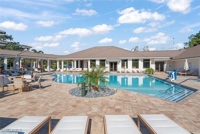 780 Waterford DR 302, Naples, FL 34113