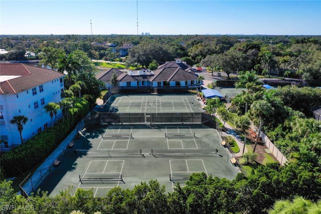 780 Waterford DR 302, Naples, FL 34113