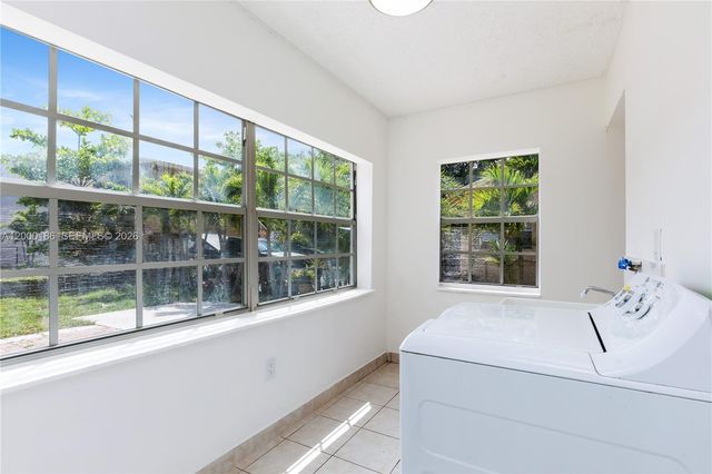 15 SW 6th St, Dania Beach, FL 33004