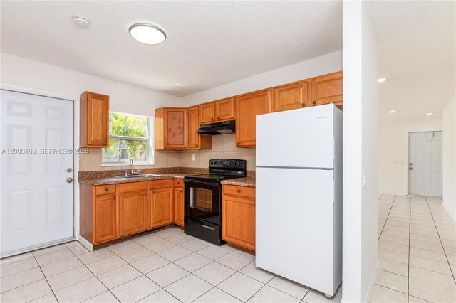 15 SW 6th St, Dania Beach, FL 33004