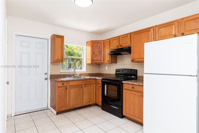 15 SW 6th St, Dania Beach, FL 33004