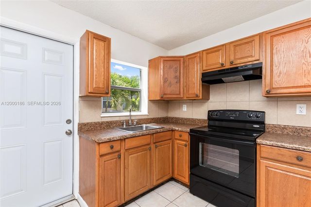 15 SW 6th St, Dania Beach, FL 33004