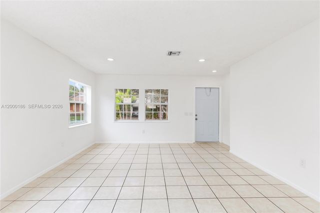 15 SW 6th St, Dania Beach, FL 33004