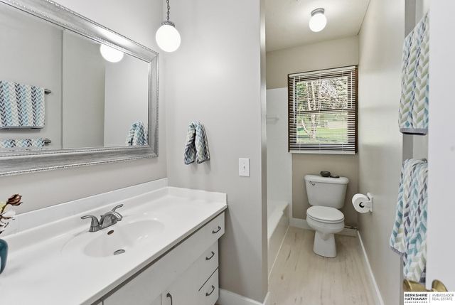 1319 S 165th Street, Omaha, NE 68130