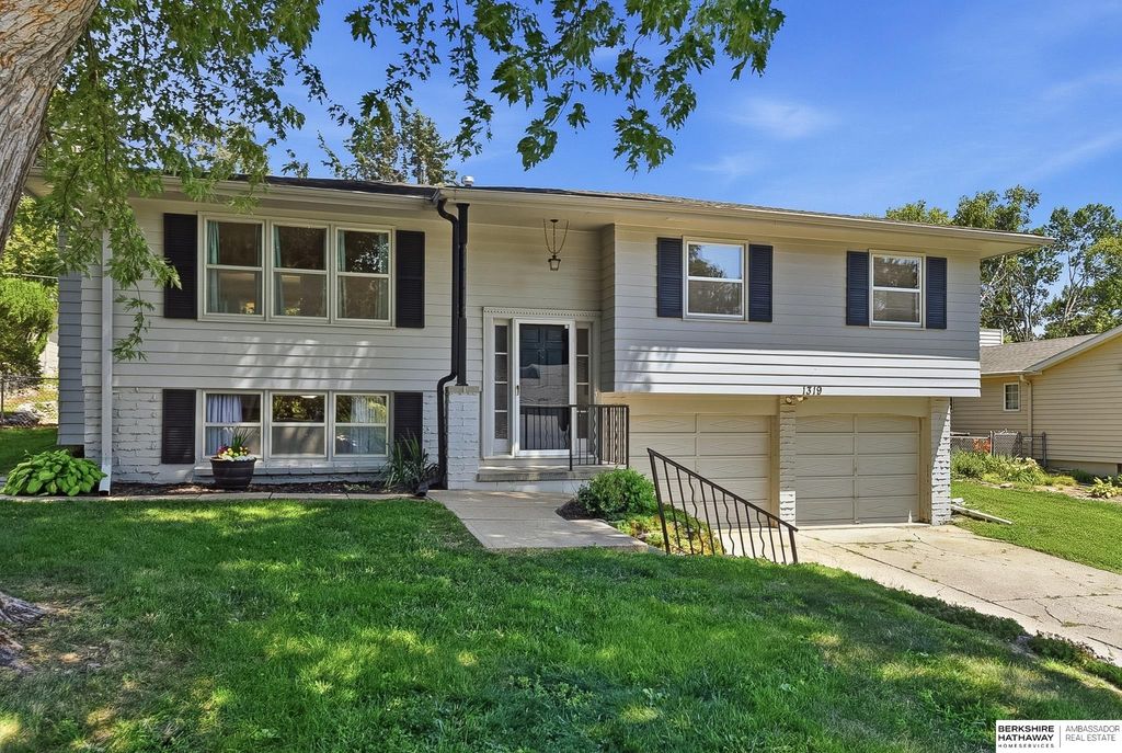 1319 S 165th Street, Omaha, NE 68130