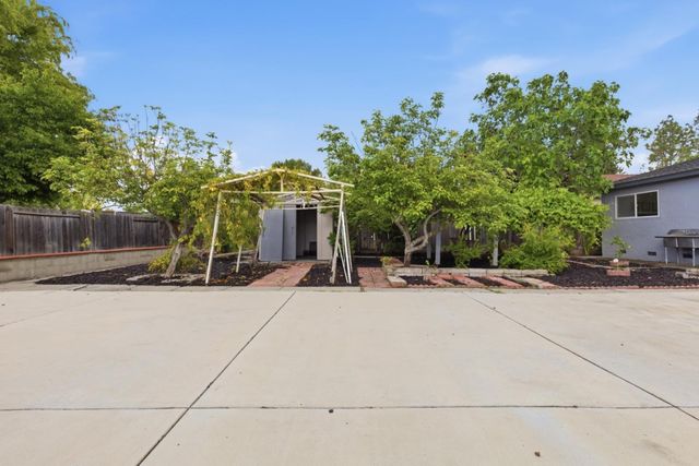 5836 Santa Teresa Boulevard, San Jose, CA 95123