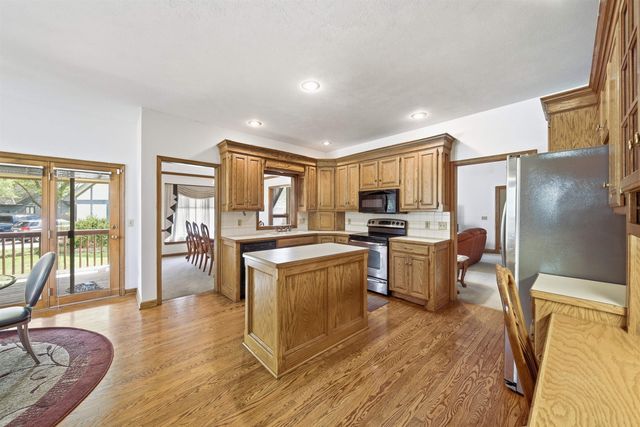 14101 E Lakeview Ct, Wichita, KS 67230