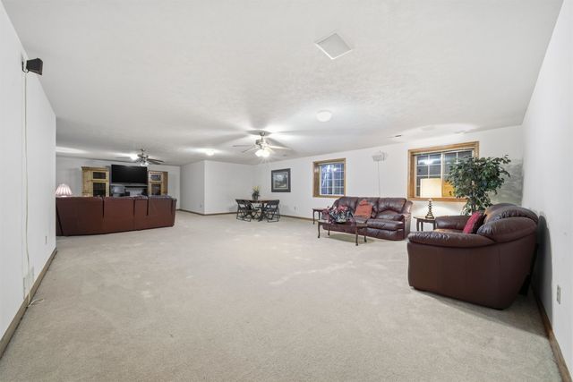 14101 E Lakeview Ct, Wichita, KS 67230