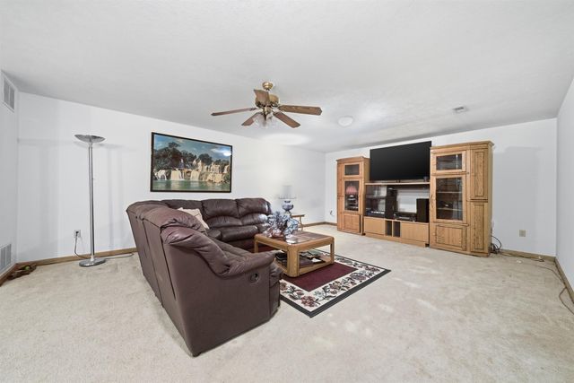 14101 E Lakeview Ct, Wichita, KS 67230