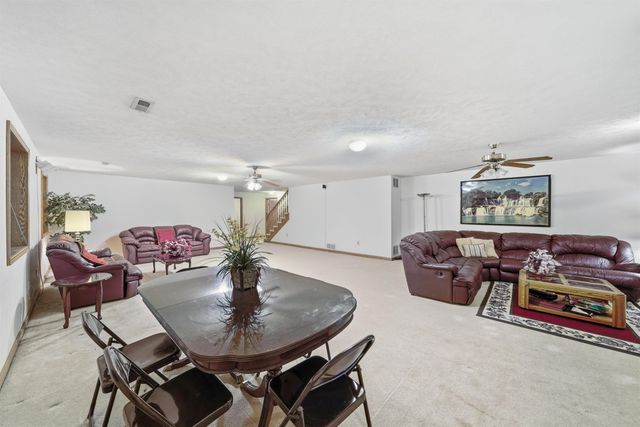 14101 E Lakeview Ct, Wichita, KS 67230
