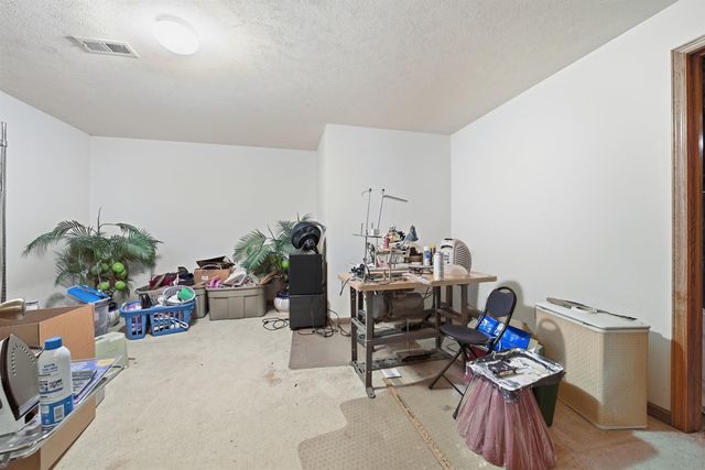14101 E Lakeview Ct, Wichita, KS 67230