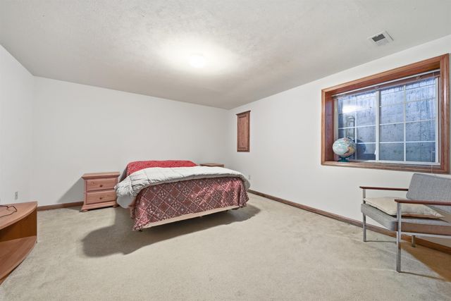 14101 E Lakeview Ct, Wichita, KS 67230