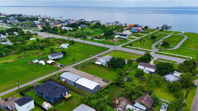 215 22nd Street, Dickinson, TX 77539