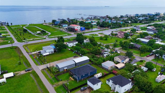 215 22nd Street, Dickinson, TX 77539