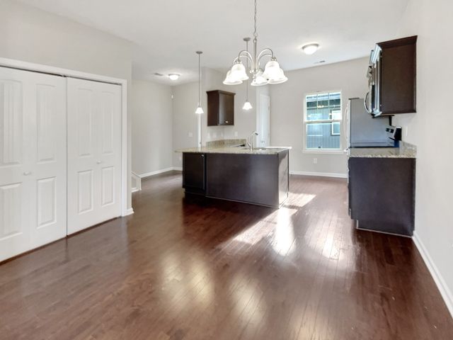 304 Negri Ct, NE, La Vergne, TN 37086