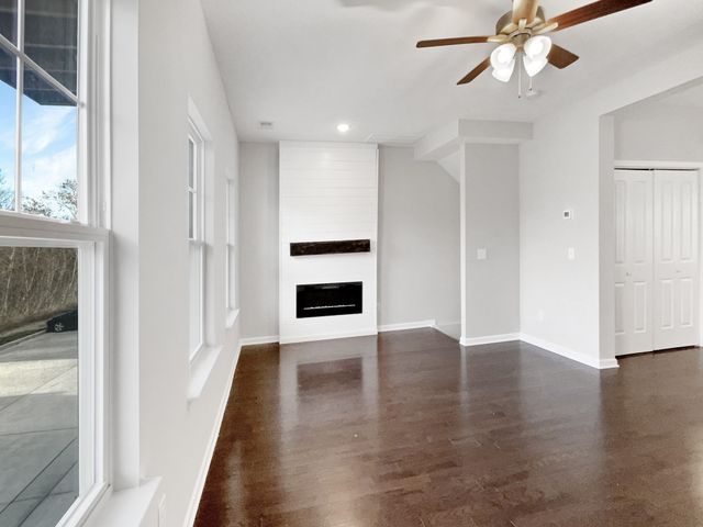 304 Negri Ct, NE, La Vergne, TN 37086