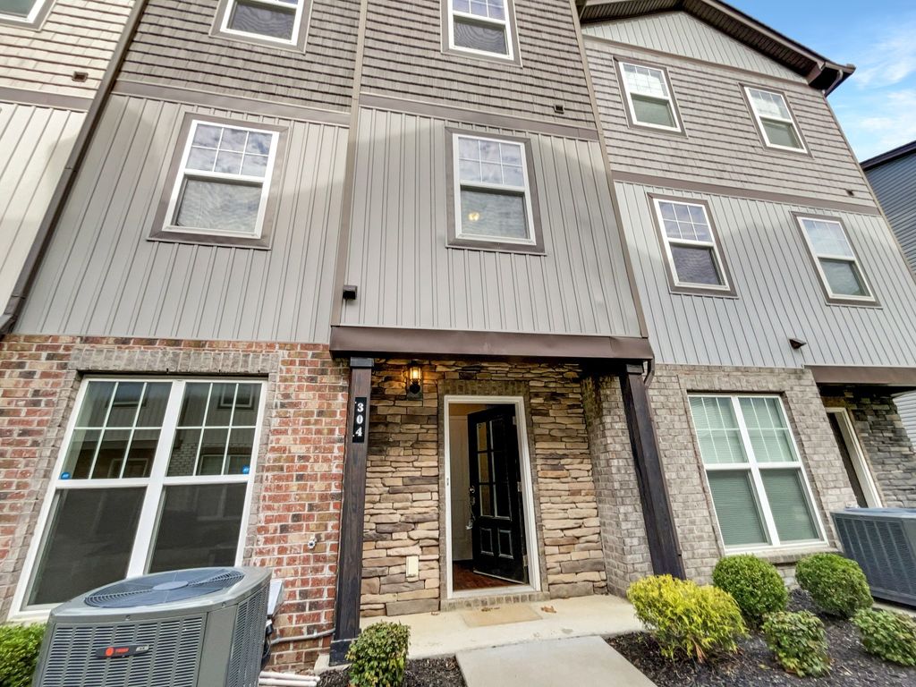 304 Negri Ct, NE, La Vergne, TN 37086