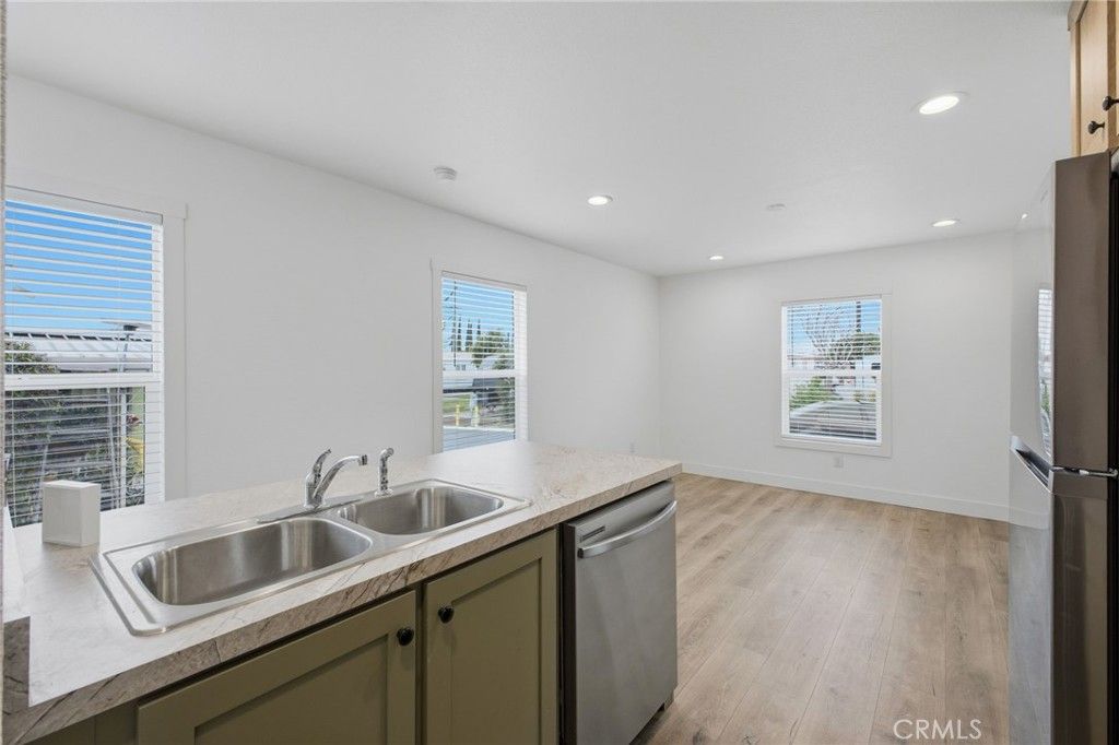 Image 12 of property listing at 9873 Alder Avenue 32, Bloomington, CA 92316
