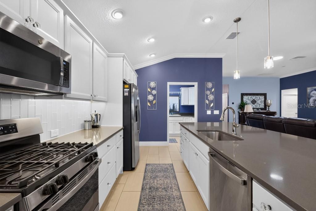 Image 11 of property listing at 5838 JULIAN LOOP, The Villages, FL 32163