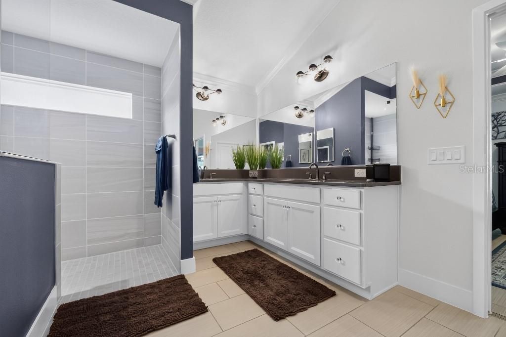 Image 15 of property listing at 5838 JULIAN LOOP, The Villages, FL 32163