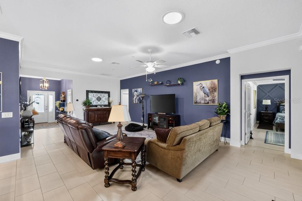 Image 4 of property listing at 5838 JULIAN LOOP, The Villages, FL 32163