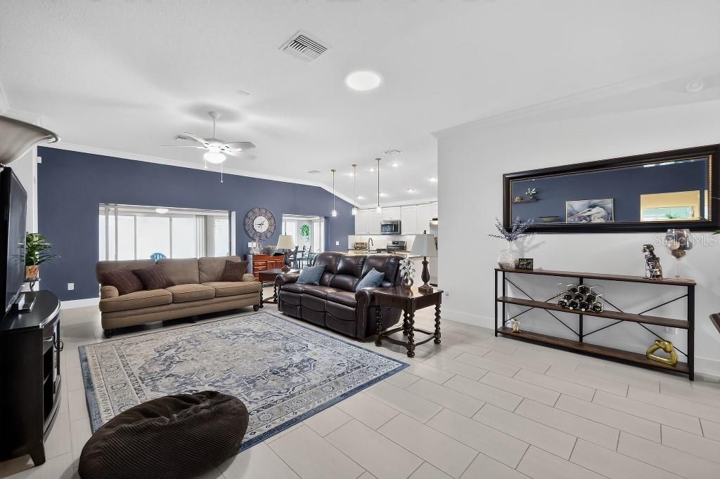 Image 5 of property listing at 5838 JULIAN LOOP, The Villages, FL 32163
