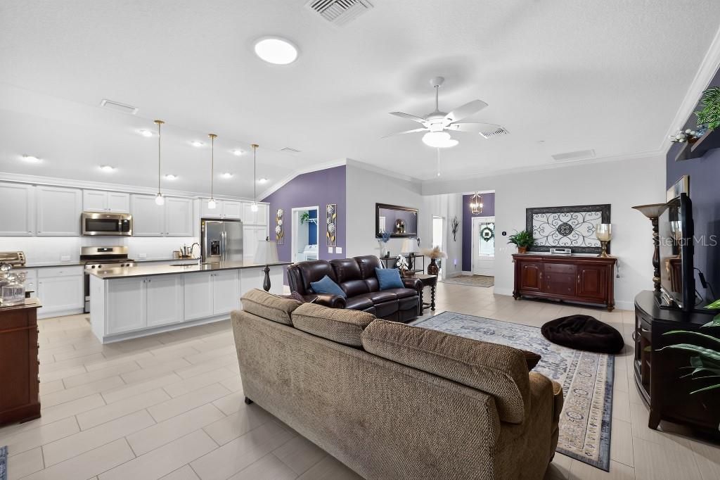 Image 7 of property listing at 5838 JULIAN LOOP, The Villages, FL 32163