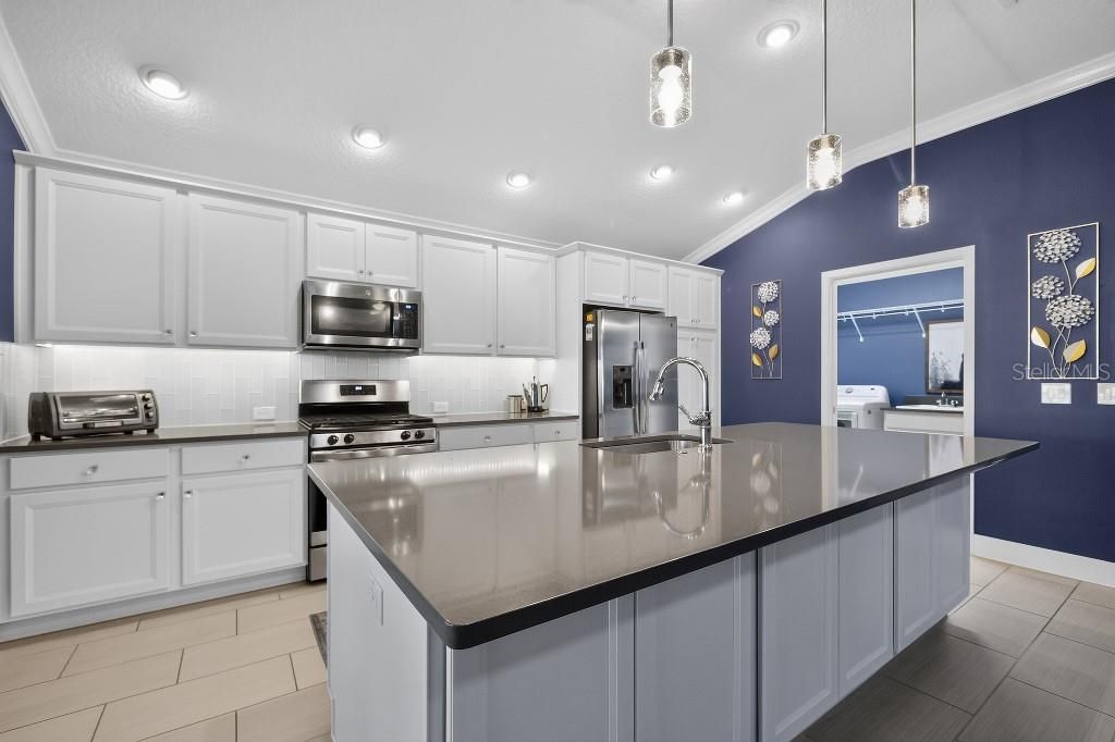 Image 8 of property listing at 5838 JULIAN LOOP, The Villages, FL 32163