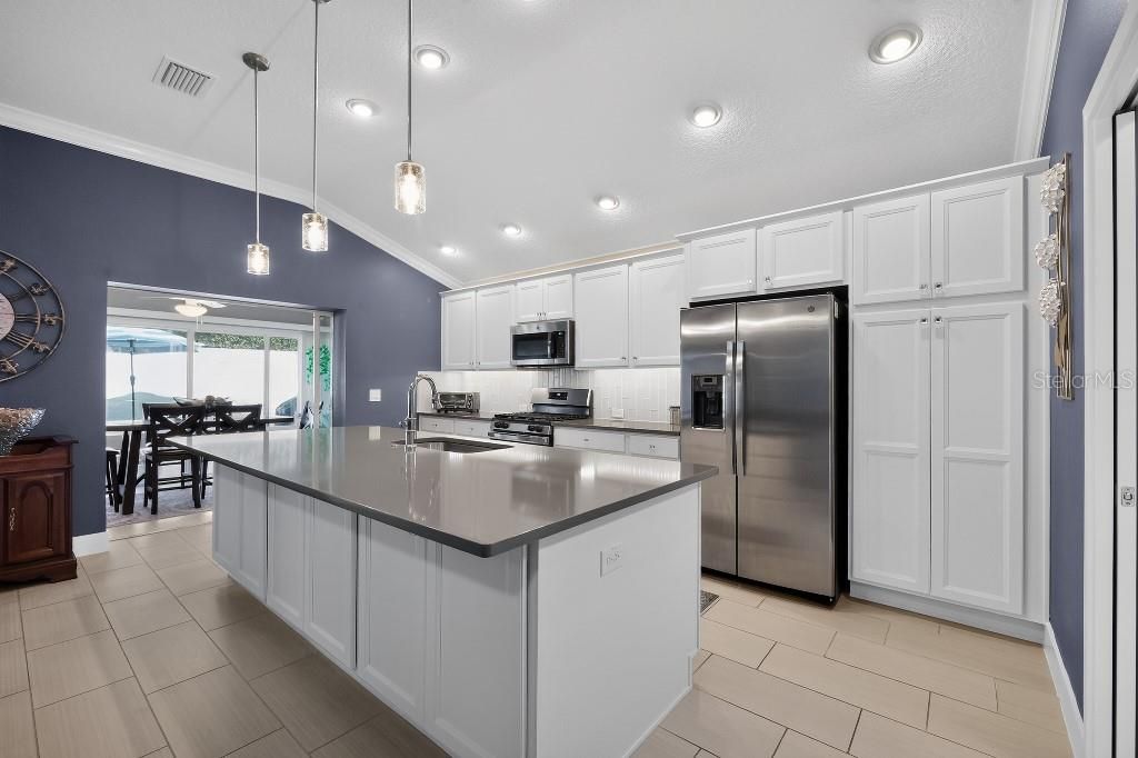 Image 9 of property listing at 5838 JULIAN LOOP, The Villages, FL 32163