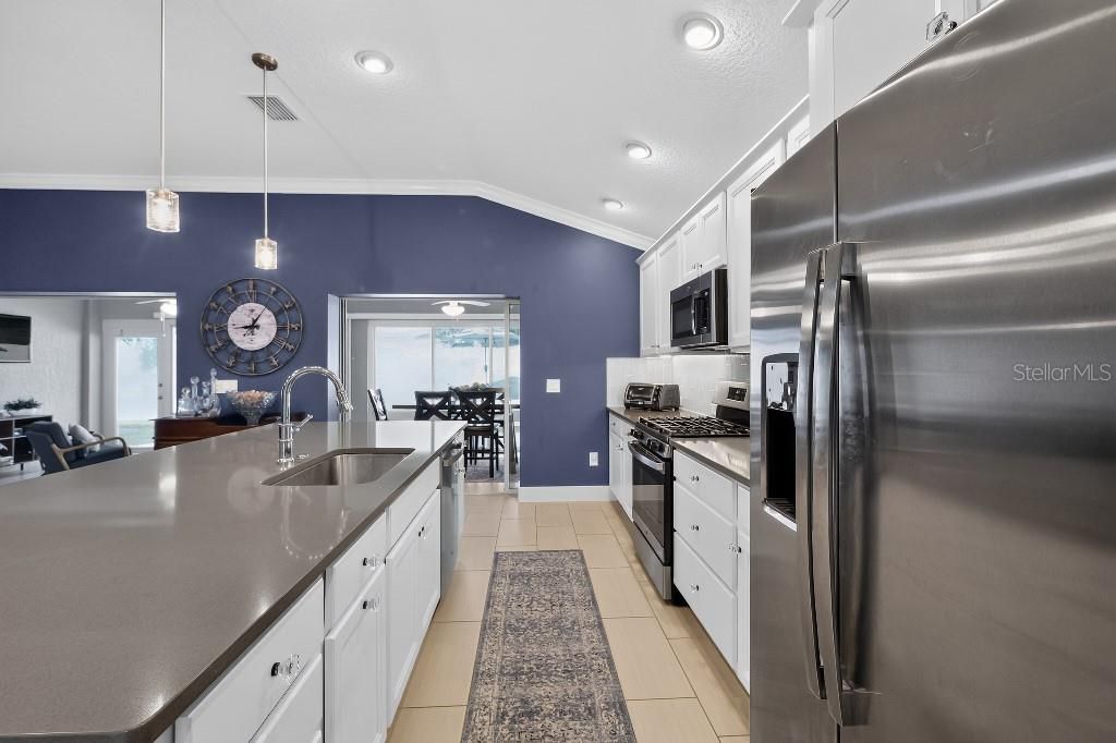 Image 10 of property listing at 5838 JULIAN LOOP, The Villages, FL 32163