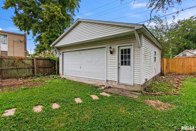 1227 N 3RD Street, Springfield, IL 62702