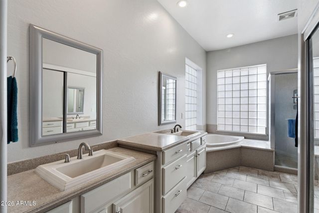 1252 W BRUCE Avenue, Gilbert, AZ 85233