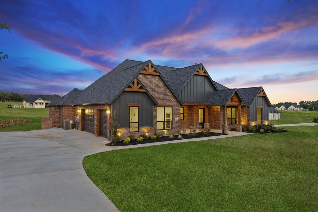 2043 Vaquero Drive, Weatherford, TX 76086