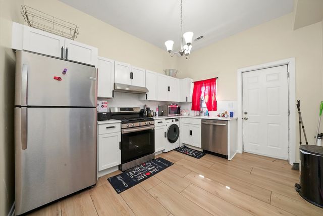 2345 W Grenshaw Street, Chicago, IL 60612