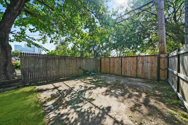 2345 W Grenshaw Street, Chicago, IL 60612